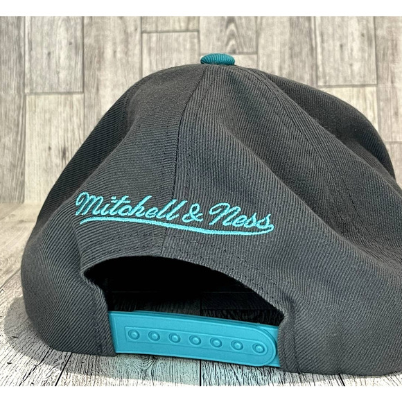NBA Vancouver Grizzlies Mitchell & Ness Teal and Gray cap - Picture 3 of 6